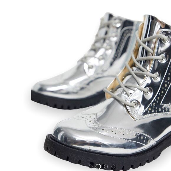 Silver Baroque Wingtip Boots size 6 women’s box included (NWT) - Picture 3 of 7